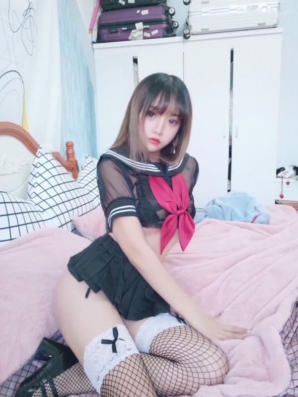 过期米线线喵   过期米线线喵-046-性感JK私房照，渔网袜制服诱惑，卧室清纯宅男女神写真第8张图片