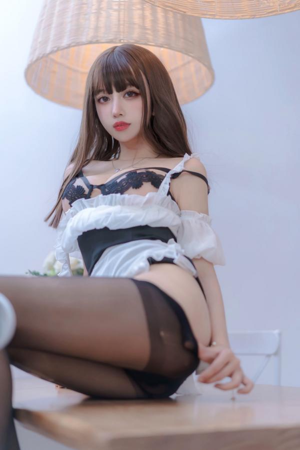 过期米线线喵   过期米线线喵-126-女仆使用手册：黑丝诱惑与角色扮演私房摄影第9张图片