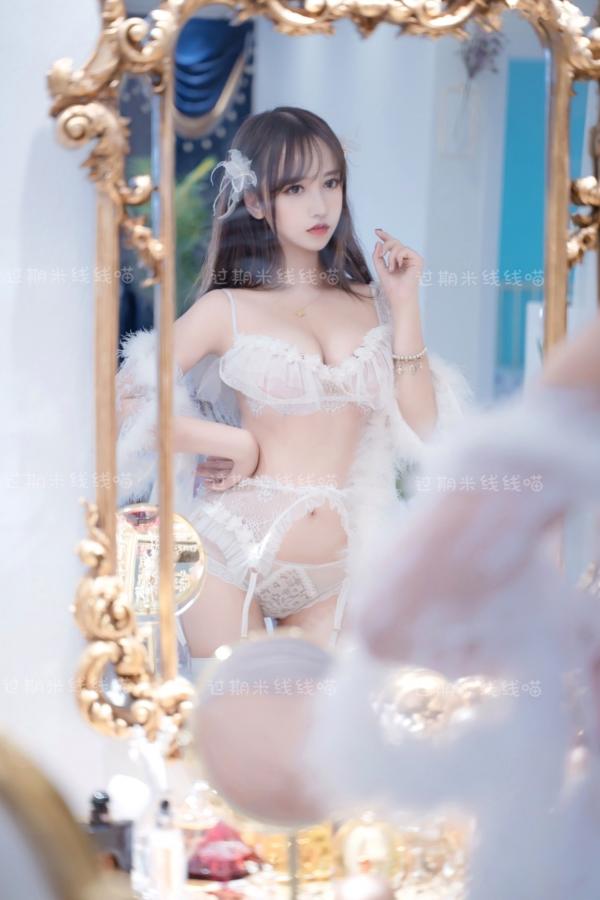过期米线线喵   过期米线线喵-053-天使，室内私房纯欲写真，白色蕾丝与吊带丝袜的极致诱惑第1张图片