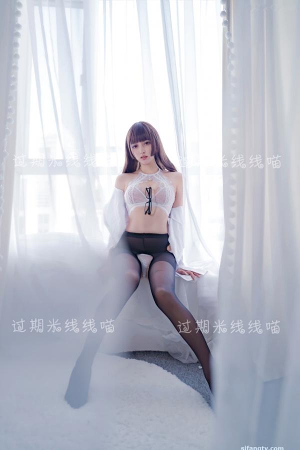 过期米线线喵   过期米线线喵-044-职场OL制服诱惑，清纯白衬衫与蕾丝内衣的纯欲碰撞，黑丝美腿写真第3张图片