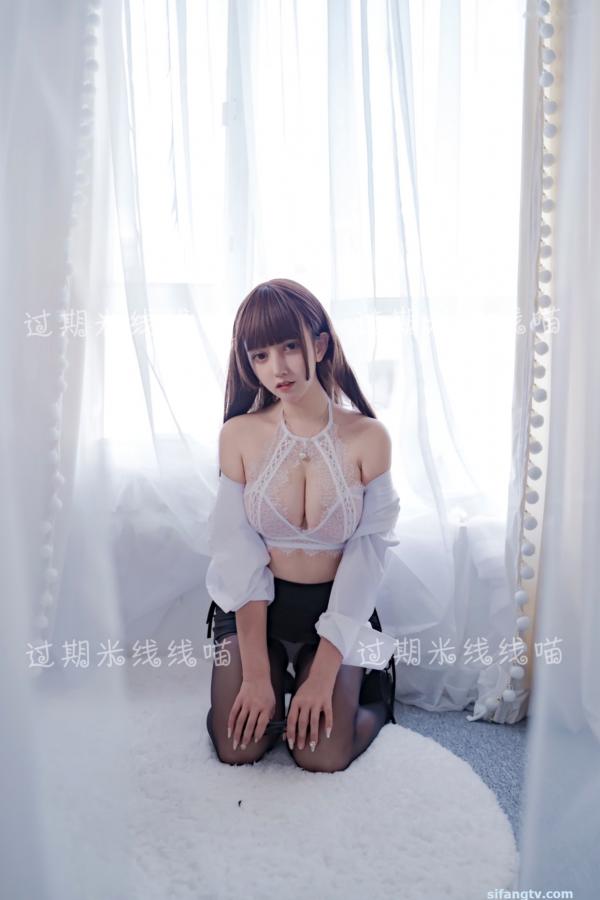 过期米线线喵   过期米线线喵-044-职场OL制服诱惑，清纯白衬衫与蕾丝内衣的纯欲碰撞，黑丝美腿写真第4张图片