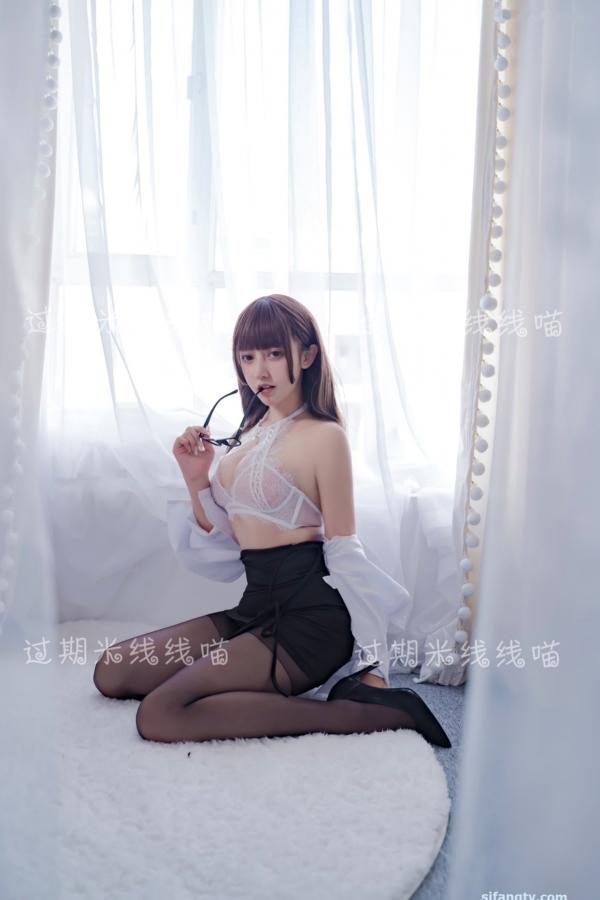 过期米线线喵   过期米线线喵-044-职场OL制服诱惑，清纯白衬衫与蕾丝内衣的纯欲碰撞，黑丝美腿写真第6张图片