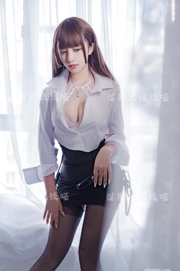 过期米线线喵   过期米线线喵-044-职场OL制服诱惑，清纯白衬衫与蕾丝内衣的纯欲碰撞，黑丝美腿写真第13张图片