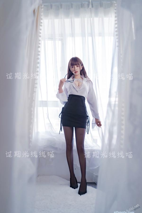 过期米线线喵   过期米线线喵-044-职场OL制服诱惑，清纯白衬衫与蕾丝内衣的纯欲碰撞，黑丝美腿写真第20张图片