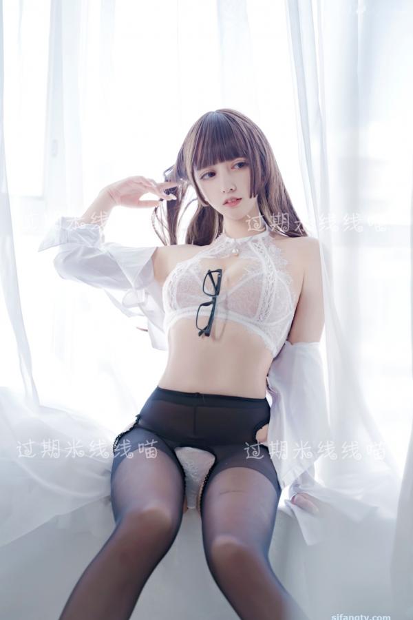 过期米线线喵   过期米线线喵-044-职场OL制服诱惑，清纯白衬衫与蕾丝内衣的纯欲碰撞，黑丝美腿写真第40张图片