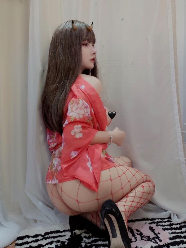 过期米线线喵   过期米线线喵红色渔网装私房写真，性感和服诱惑角色扮演，大尺度火辣视觉盛宴第4张图片