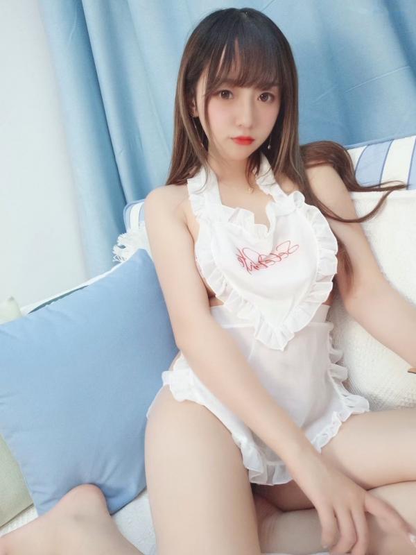过期米线线喵   过期米线线喵-008-肚兜女仆：清纯居家私房照，甜美性感角色扮演，精致身材诱惑写真第6张图片