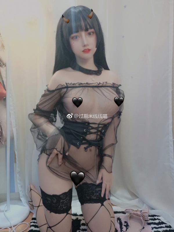 过期米线线喵   过期米线线喵超火私房大尺度写真，性感内衣与黑丝诱惑视觉盛宴第20张图片