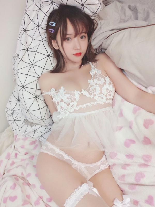 过期米线线喵   过期米线线喵超火私房大尺度写真，性感内衣与黑丝诱惑视觉盛宴第90张图片
