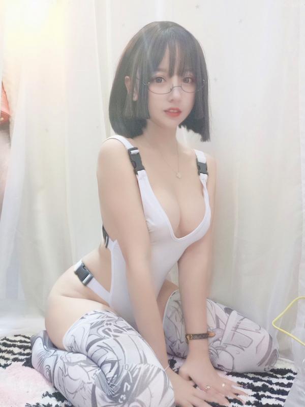 过期米线线喵   过期米线线喵超火私房大尺度写真，性感内衣与黑丝诱惑视觉盛宴第92张图片