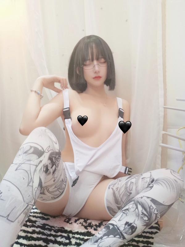 过期米线线喵   过期米线线喵超火私房大尺度写真，性感内衣与黑丝诱惑视觉盛宴第106张图片