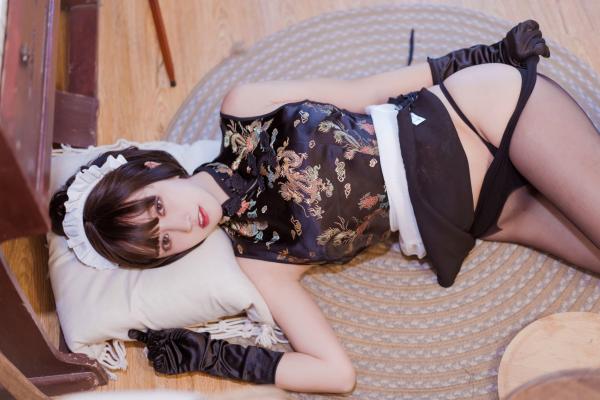 过期米线线喵   过期米线线喵-黑丝旗袍女仆装，古典与现代碰撞的极致诱惑，私房角色扮演大片第7张图片