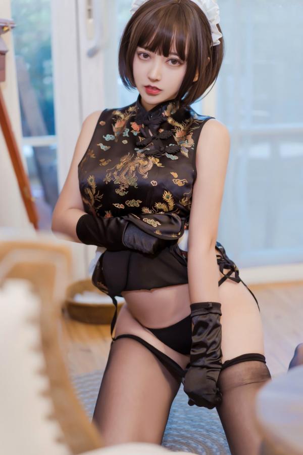 过期米线线喵   过期米线线喵-黑丝旗袍女仆装，古典与现代碰撞的极致诱惑，私房角色扮演大片第34张图片