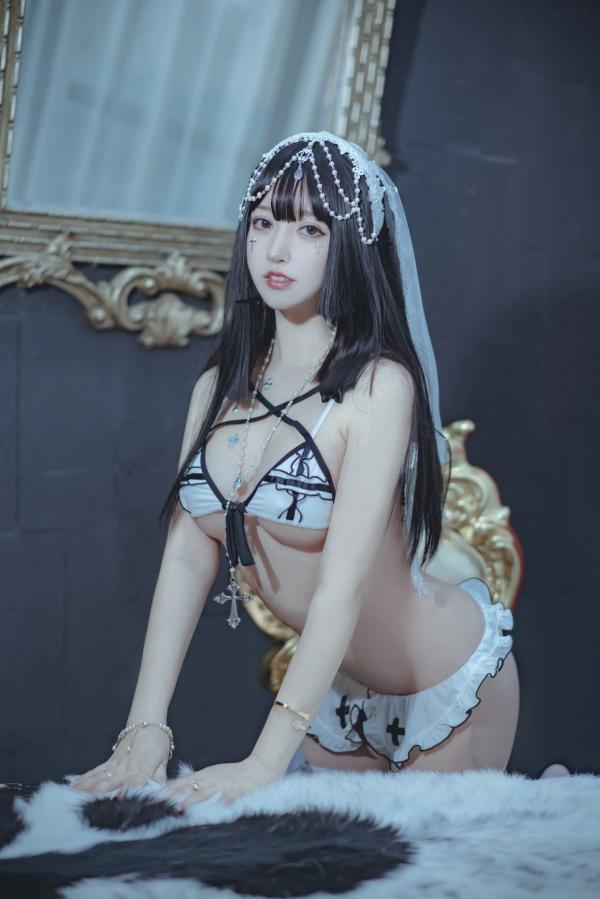 过期米线线喵   过期米线线喵-性感修女私房角色扮演写真，极致大尺度诱惑白色蕾丝内衣与白丝美腿，演绎禁欲风视觉盛宴第4张图片