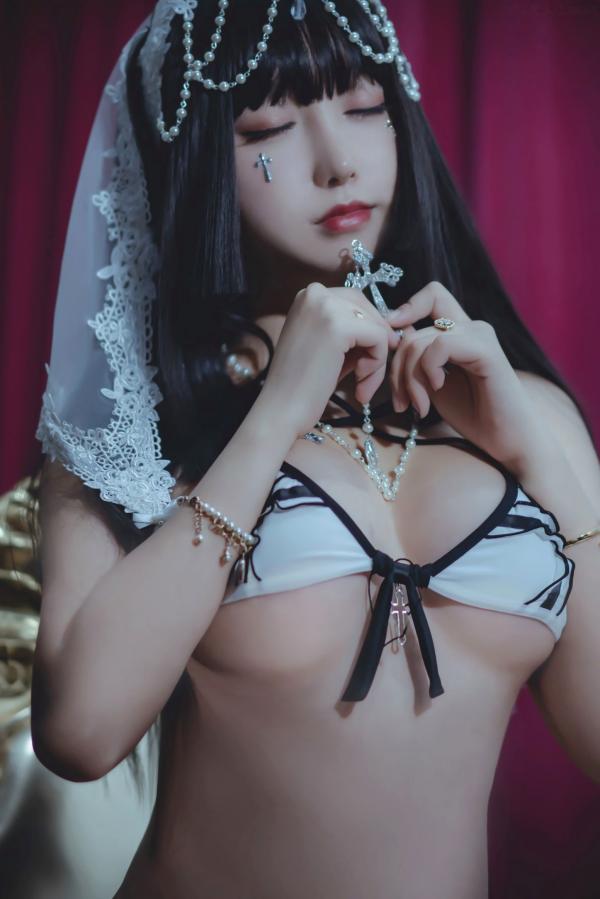 过期米线线喵   过期米线线喵-性感修女私房角色扮演写真，极致大尺度诱惑白色蕾丝内衣与白丝美腿，演绎禁欲风视觉盛宴第7张图片