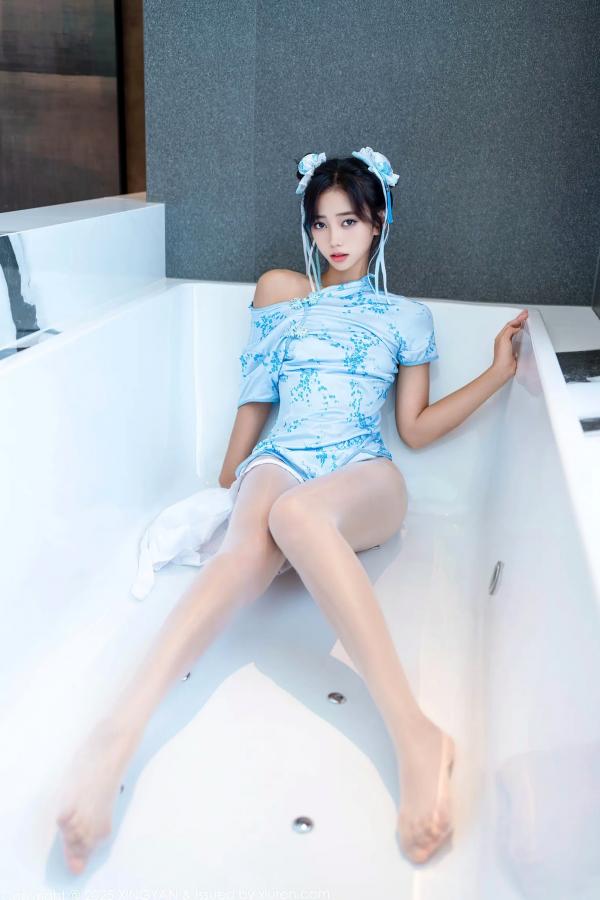 时安安Camellia 时安安  [XINGYAN]星颜社 2025.10.22 Vol.414 时安安：旗袍女仆装扮，白嫩丝袜诱惑，绝美曲线写真第34张图片