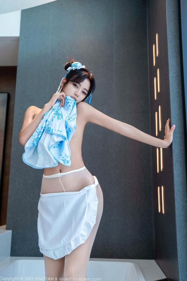 时安安Camellia 时安安  [XINGYAN]星颜社 2025.10.22 Vol.414 时安安：旗袍女仆装扮，白嫩丝袜诱惑，绝美曲线写真第50张图片