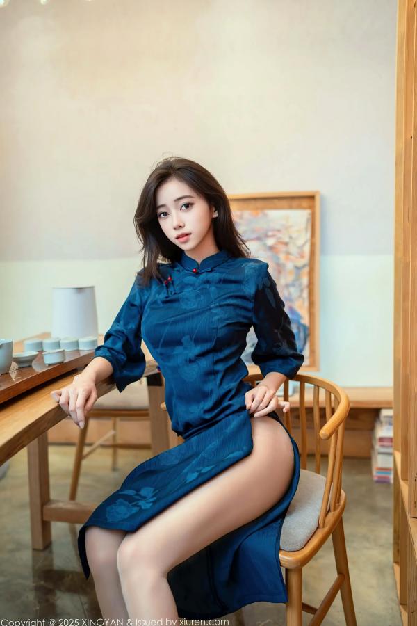 时安安Camellia 时安安  [XINGYAN]星颜社 2025.08.26 Vol.390 时安安 书房私房旗袍诱惑，黑丝美腿展现高级气质，精选高清套图第2张图片
