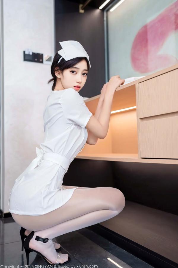 时安安Camellia 时安安  [XINGYAN]星颜社 2025.07.17 Vol.371 时安安：极致护士制服诱惑，透亮白丝私房写真，性感与清纯的完美演绎 [76P]第12张图片