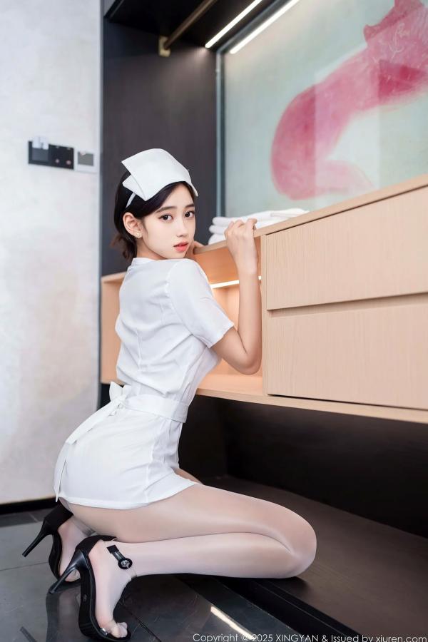 时安安Camellia 时安安  [XINGYAN]星颜社 2025.07.17 Vol.371 时安安：极致护士制服诱惑，透亮白丝私房写真，性感与清纯的完美演绎 [76P]第13张图片