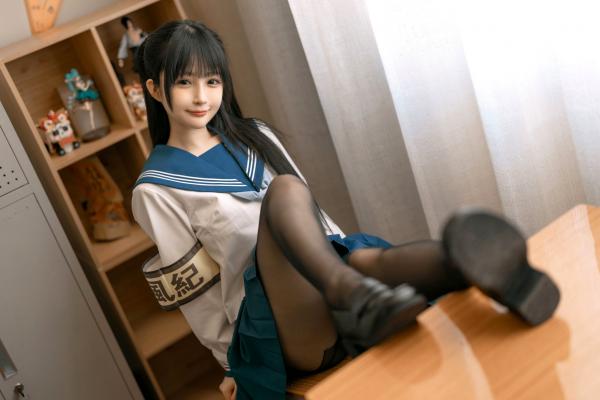 桜井宁宁 樱井宁宁  桜井宁宁-048-风纪委员：校园制服诱惑与黑丝角色扮演，演绎禁忌美学的极致性感写真第21张图片