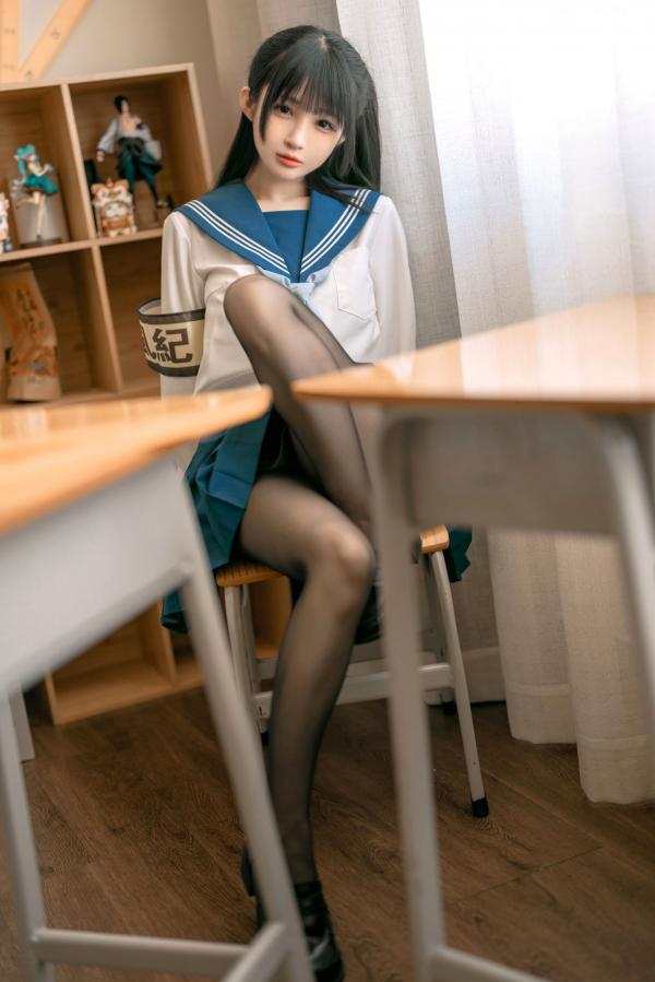 桜井宁宁 樱井宁宁  桜井宁宁-048-风纪委员：校园制服诱惑与黑丝角色扮演，演绎禁忌美学的极致性感写真第27张图片