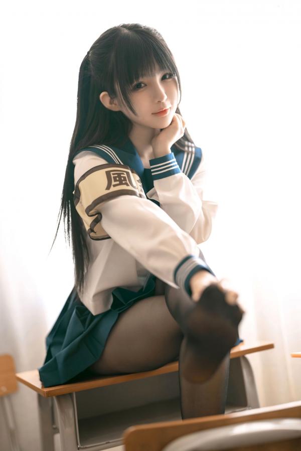 桜井宁宁 樱井宁宁  桜井宁宁-048-风纪委员：校园制服诱惑与黑丝角色扮演，演绎禁忌美学的极致性感写真第32张图片