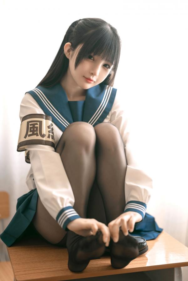桜井宁宁 樱井宁宁  桜井宁宁-048-风纪委员：校园制服诱惑与黑丝角色扮演，演绎禁忌美学的极致性感写真第33张图片
