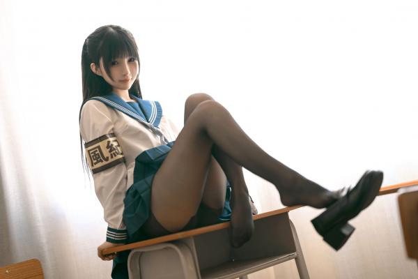 桜井宁宁 樱井宁宁  桜井宁宁-048-风纪委员：校园制服诱惑与黑丝角色扮演，演绎禁忌美学的极致性感写真第34张图片