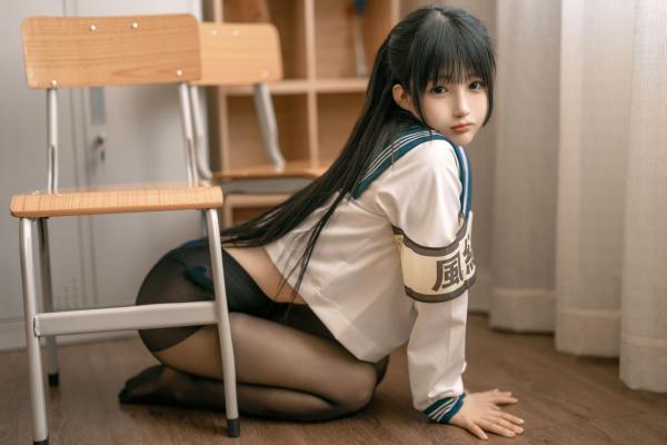 桜井宁宁 樱井宁宁  桜井宁宁-048-风纪委员：校园制服诱惑与黑丝角色扮演，演绎禁忌美学的极致性感写真第58张图片