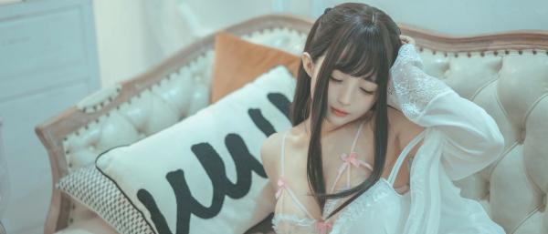 桜井宁宁 樱井宁宁  桜井宁宁-038-叫兽的恶作剧兄妹篇：清纯校服与性感蕾丝内衣私房照，演绎极致少女诱惑第9张图片