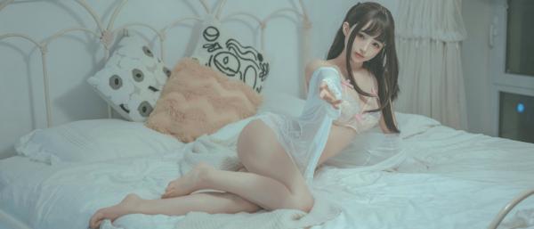 桜井宁宁 樱井宁宁  桜井宁宁-038-叫兽的恶作剧兄妹篇：清纯校服与性感蕾丝内衣私房照，演绎极致少女诱惑第11张图片