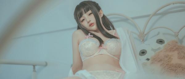 桜井宁宁 樱井宁宁  桜井宁宁-038-叫兽的恶作剧兄妹篇：清纯校服与性感蕾丝内衣私房照，演绎极致少女诱惑第17张图片