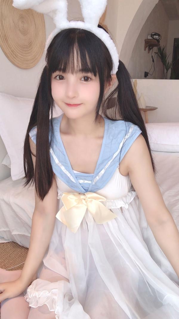 桜井宁宁 樱井宁宁  樱井宁宁：兔耳少女私房诱惑写真，纯欲甜美风，白丝美腿，邻家可爱女神风情第2张图片
