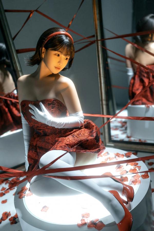 桜井宁宁 樱井宁宁  桜井宁宁-未麻：镜面红丝带艺术写真，极致诱惑的前卫视觉大片第57张图片