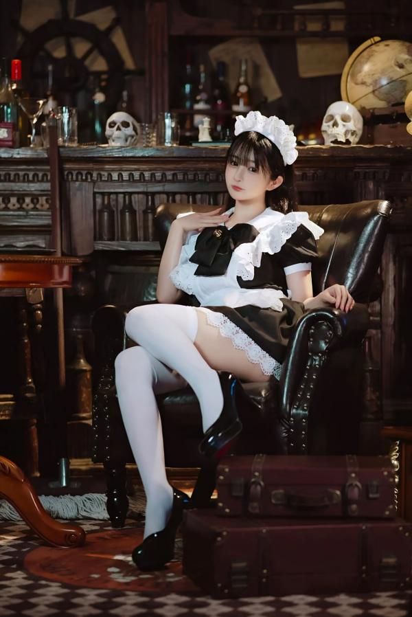 桜井宁宁 樱井宁宁  桜井宁宁 - 新符文女仆，复古书房场景的经典黑白制服诱惑，软萌纯欲，展现极致的女仆角色扮演魅力第1张图片