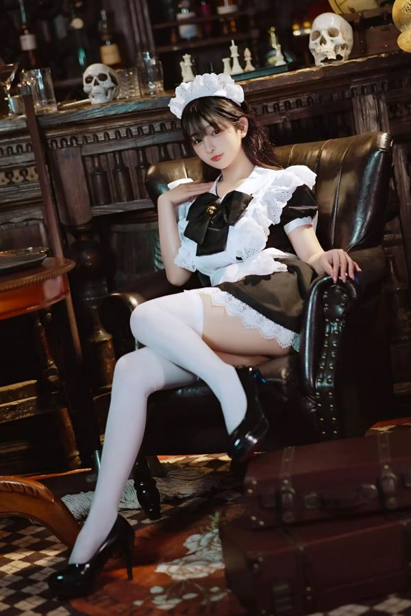 桜井宁宁 樱井宁宁  桜井宁宁 - 新符文女仆，复古书房场景的经典黑白制服诱惑，软萌纯欲，展现极致的女仆角色扮演魅力第2张图片