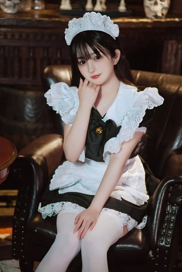桜井宁宁 樱井宁宁  桜井宁宁 - 新符文女仆，复古书房场景的经典黑白制服诱惑，软萌纯欲，展现极致的女仆角色扮演魅力第5张图片