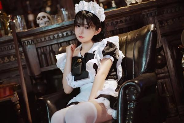 桜井宁宁 樱井宁宁  桜井宁宁 - 新符文女仆，复古书房场景的经典黑白制服诱惑，软萌纯欲，展现极致的女仆角色扮演魅力第7张图片