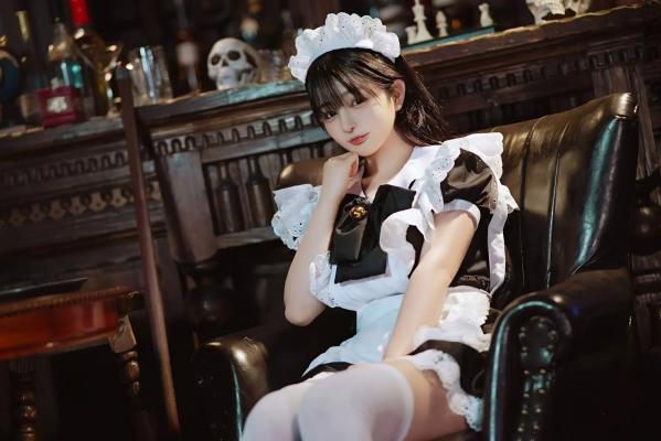 桜井宁宁 樱井宁宁  桜井宁宁 - 新符文女仆，复古书房场景的经典黑白制服诱惑，软萌纯欲，展现极致的女仆角色扮演魅力第8张图片