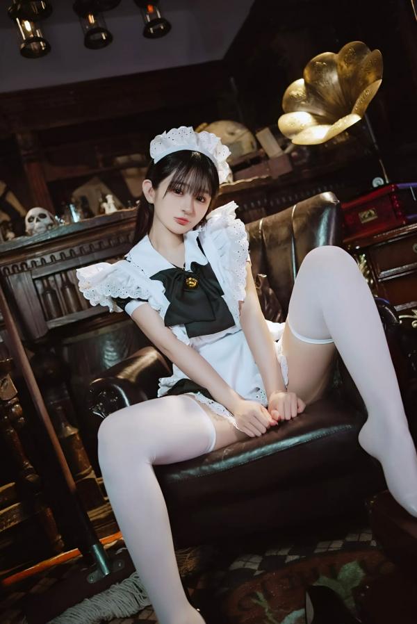 桜井宁宁 樱井宁宁  桜井宁宁 - 新符文女仆，复古书房场景的经典黑白制服诱惑，软萌纯欲，展现极致的女仆角色扮演魅力第20张图片