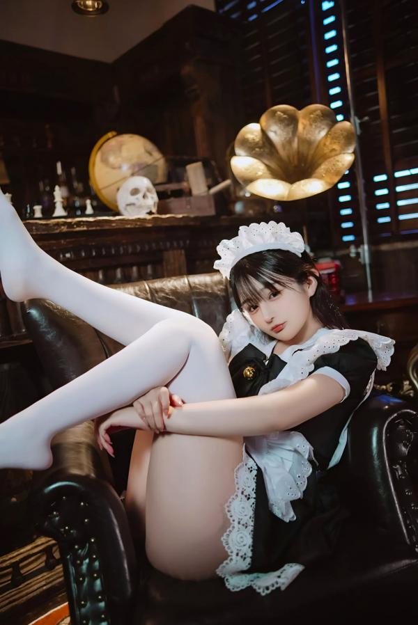 桜井宁宁 樱井宁宁  桜井宁宁 - 新符文女仆，复古书房场景的经典黑白制服诱惑，软萌纯欲，展现极致的女仆角色扮演魅力第30张图片