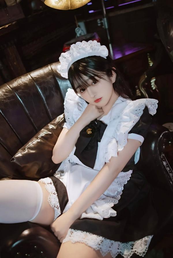 桜井宁宁 樱井宁宁  桜井宁宁 - 新符文女仆，复古书房场景的经典黑白制服诱惑，软萌纯欲，展现极致的女仆角色扮演魅力第33张图片