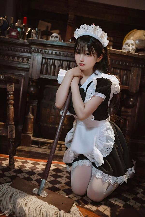 桜井宁宁 樱井宁宁  桜井宁宁 - 新符文女仆，复古书房场景的经典黑白制服诱惑，软萌纯欲，展现极致的女仆角色扮演魅力第41张图片