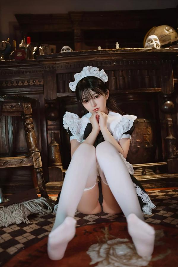 桜井宁宁 樱井宁宁  桜井宁宁 - 新符文女仆，复古书房场景的经典黑白制服诱惑，软萌纯欲，展现极致的女仆角色扮演魅力第53张图片