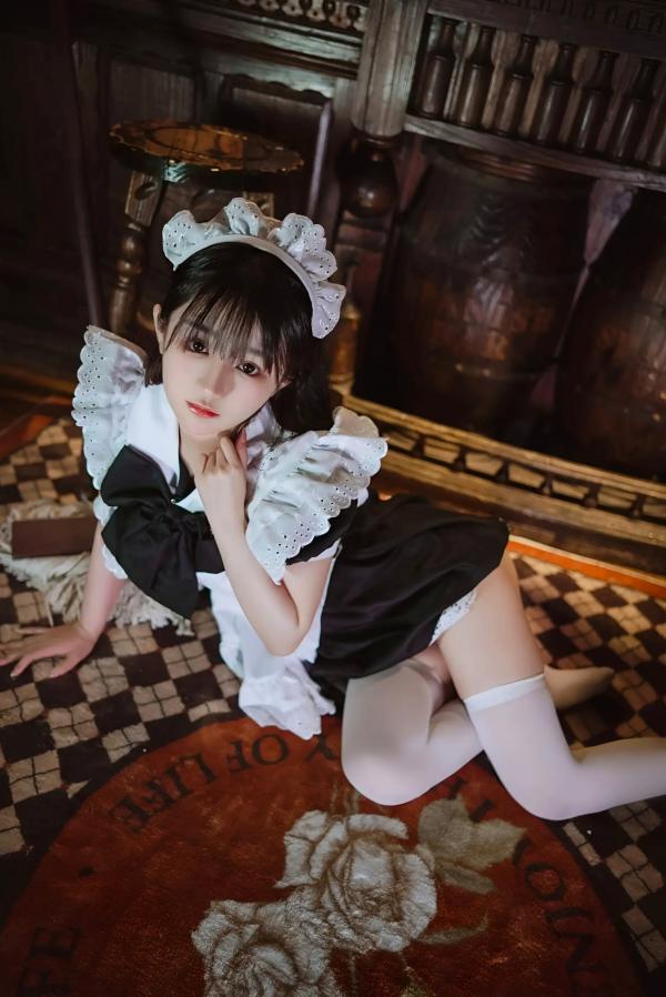 桜井宁宁 樱井宁宁  桜井宁宁 - 新符文女仆，复古书房场景的经典黑白制服诱惑，软萌纯欲，展现极致的女仆角色扮演魅力第54张图片