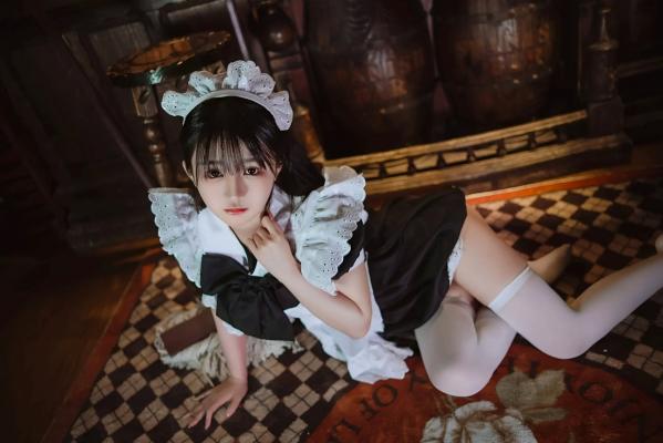 桜井宁宁 樱井宁宁  桜井宁宁 - 新符文女仆，复古书房场景的经典黑白制服诱惑，软萌纯欲，展现极致的女仆角色扮演魅力第55张图片