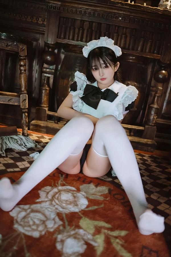 桜井宁宁 樱井宁宁  桜井宁宁 - 新符文女仆，复古书房场景的经典黑白制服诱惑，软萌纯欲，展现极致的女仆角色扮演魅力第58张图片
