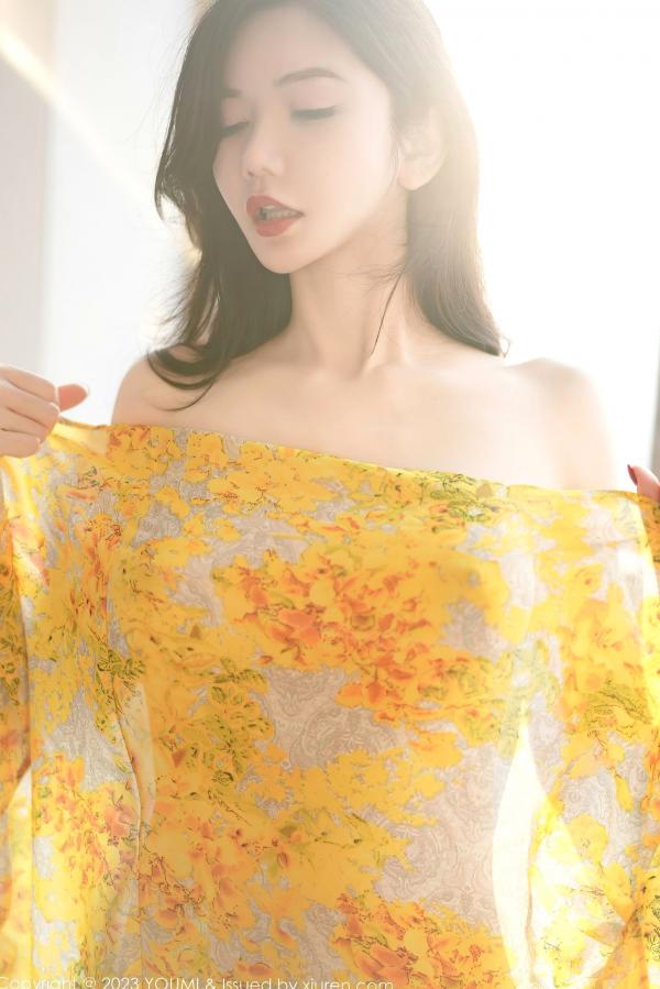 心妍小公主 李妍曦  YouMi尤蜜荟-心妍小公主：黄色碎花吊带短裙私房大尺度写真，妩媚诱惑、白嫩肌肤，居家性感女神惊艳瞬间第64张图片