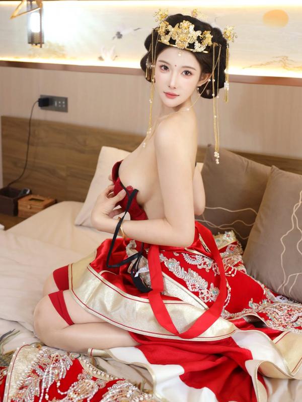 李霜 梨霜儿  梨霜儿 - 绝美古风秀禾服私房写真，极致东方古典魅力与性感魅惑的碰撞 [113P]第14张图片